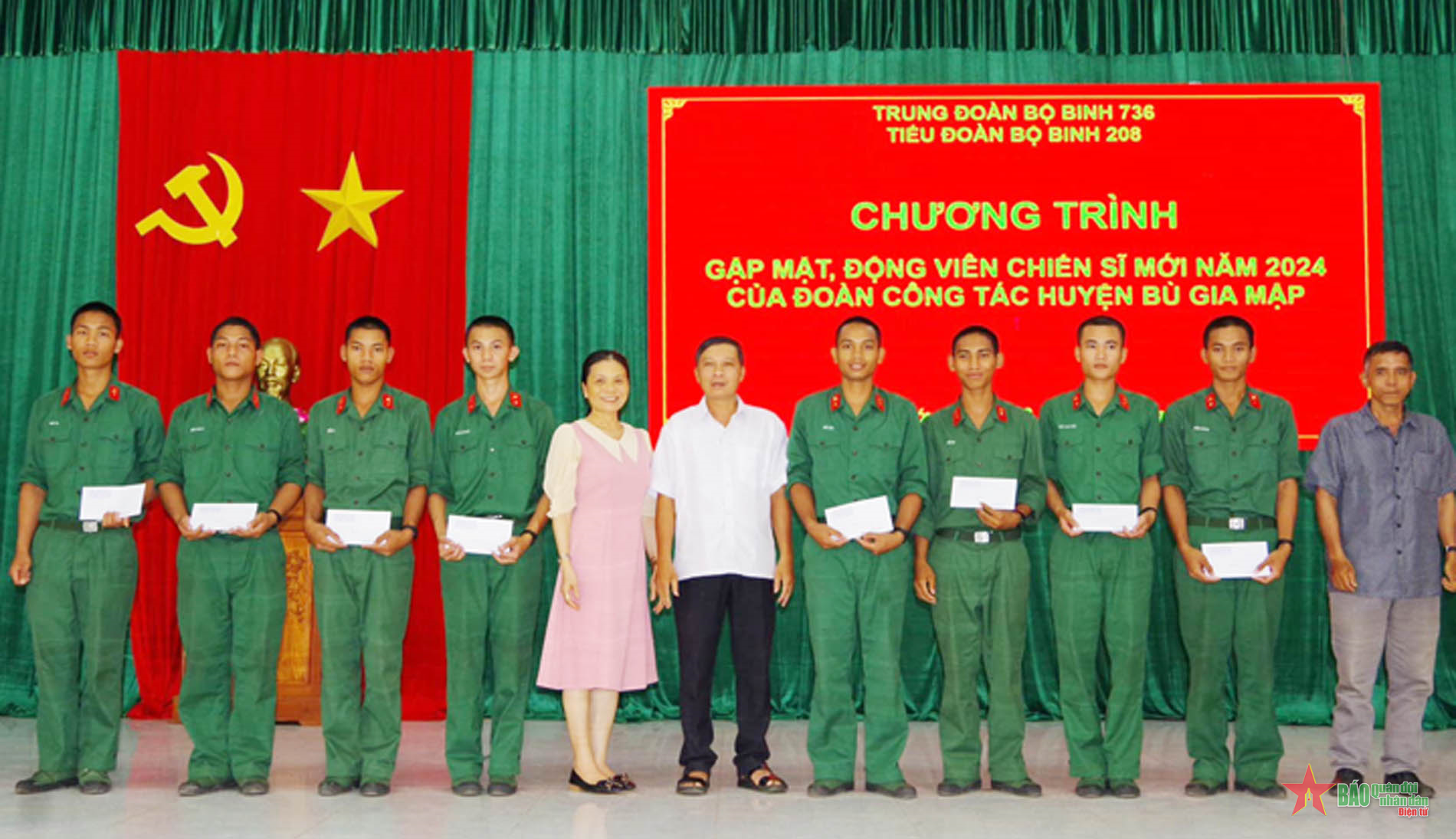 Gặp mặt cấp ủy, chính quyền địa phương và gia đình chiến sĩ mới